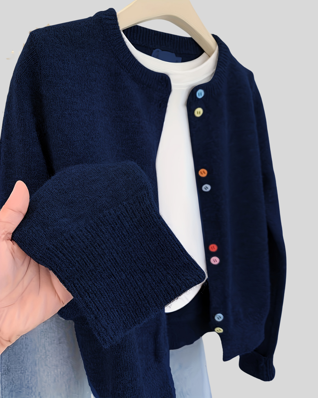 Birgitta – Semester Midi Knit med Tidlösa Detaljer