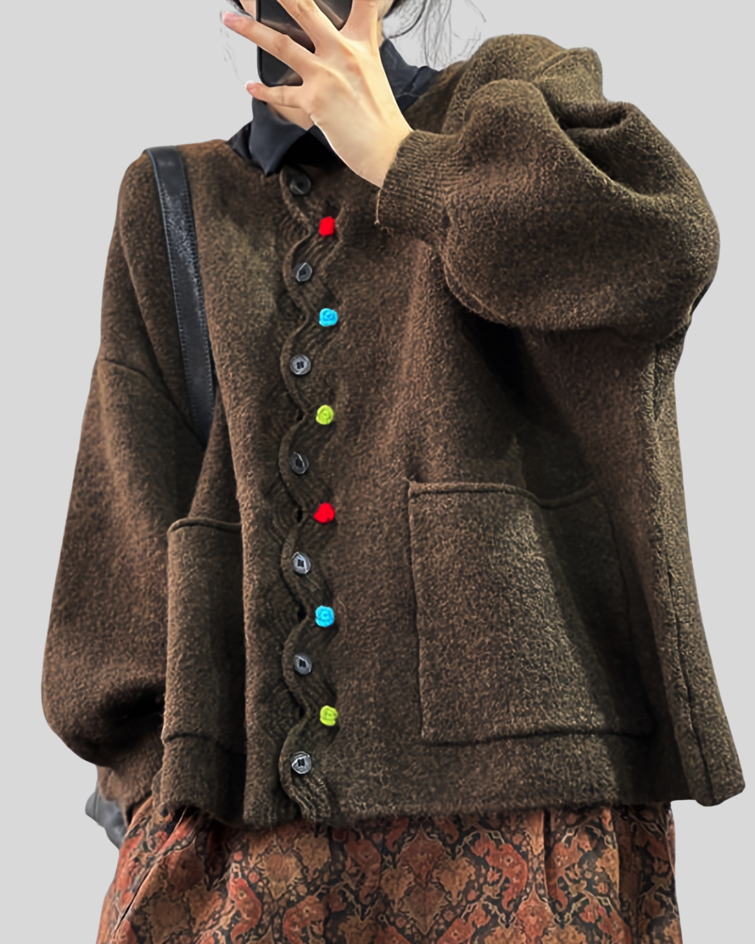 Birgitta – Eleganta Midi Coat med Tidlösa Detaljer