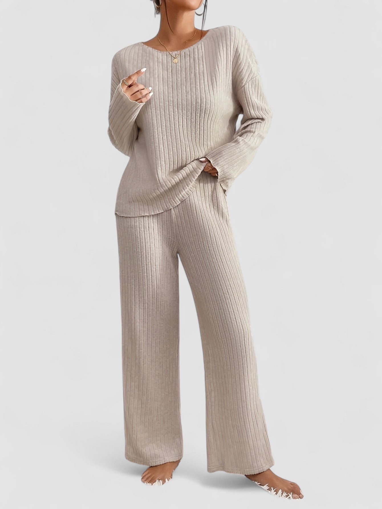 Birgitta | Elegant set för kvinnor med ribbad tröja och rak ben