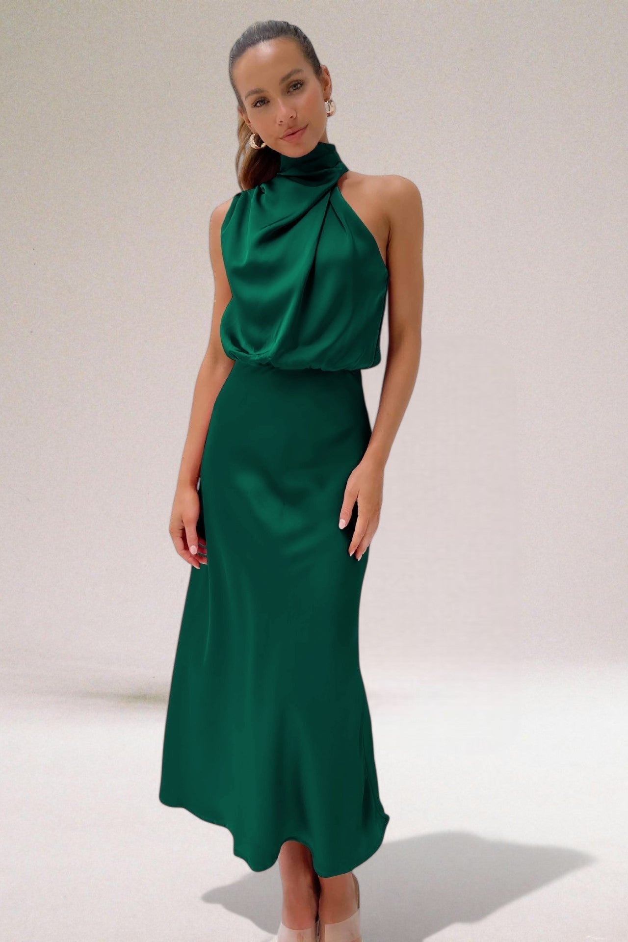 Birgitta | Glamourklänning i satin med halterneck