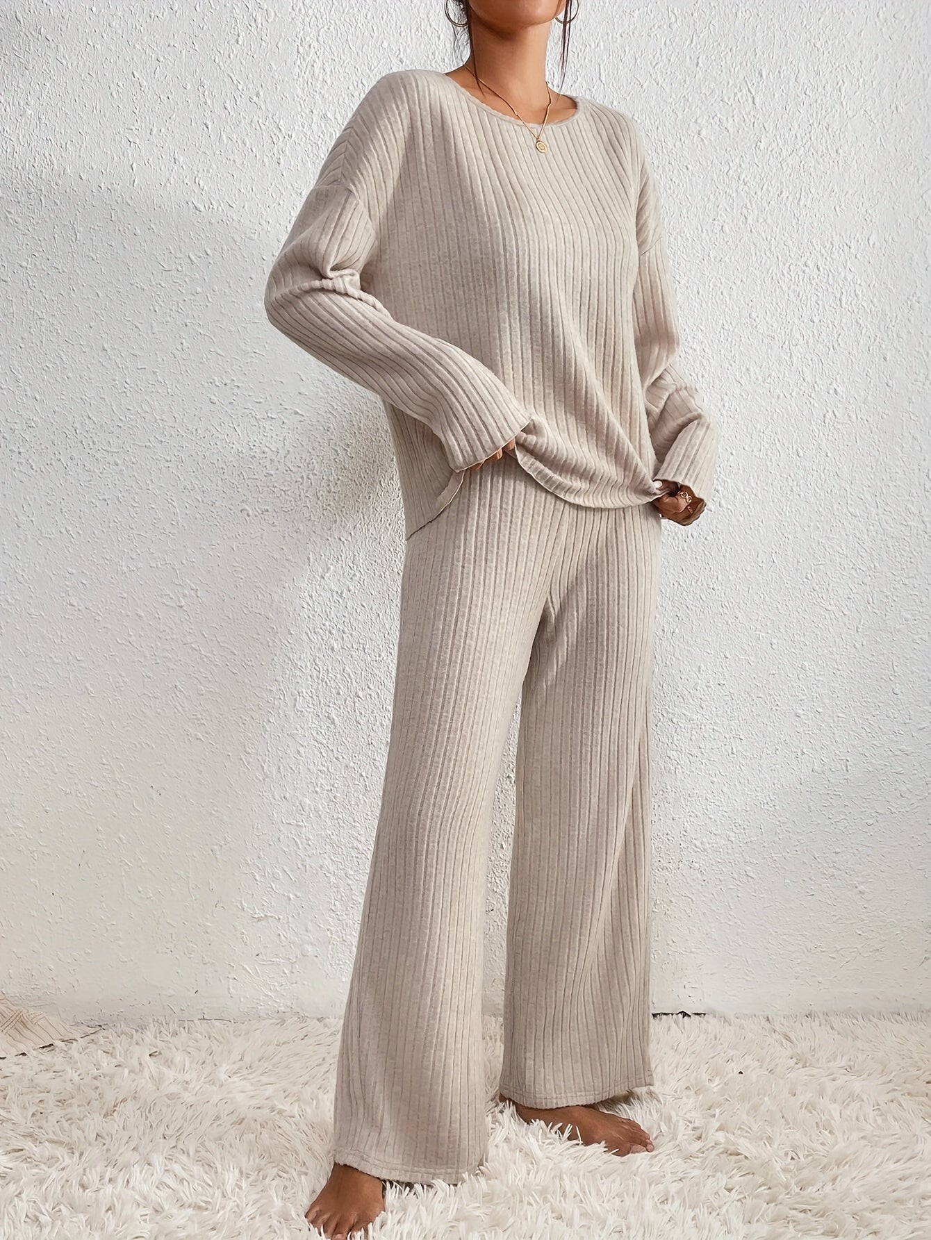 Birgitta | Elegant set för kvinnor med ribbad tröja och rak ben