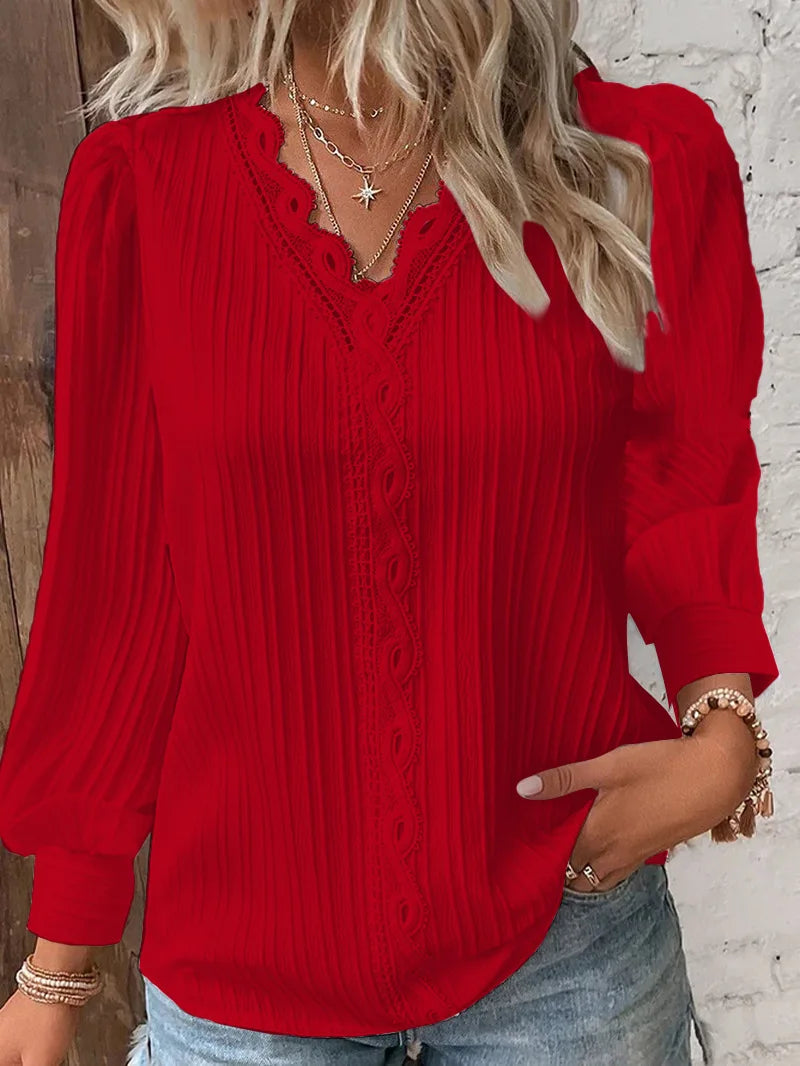 Birgitta | Selvie – Blus med spetskant och veck