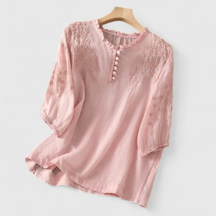 Birgitta | Sorelia – Blus i bomullsvoile med broderade axlar