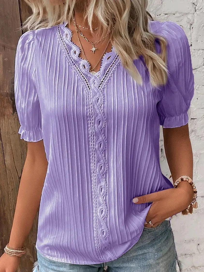 Birgitta | Mira – Feminin topp med spetsdetaljer
