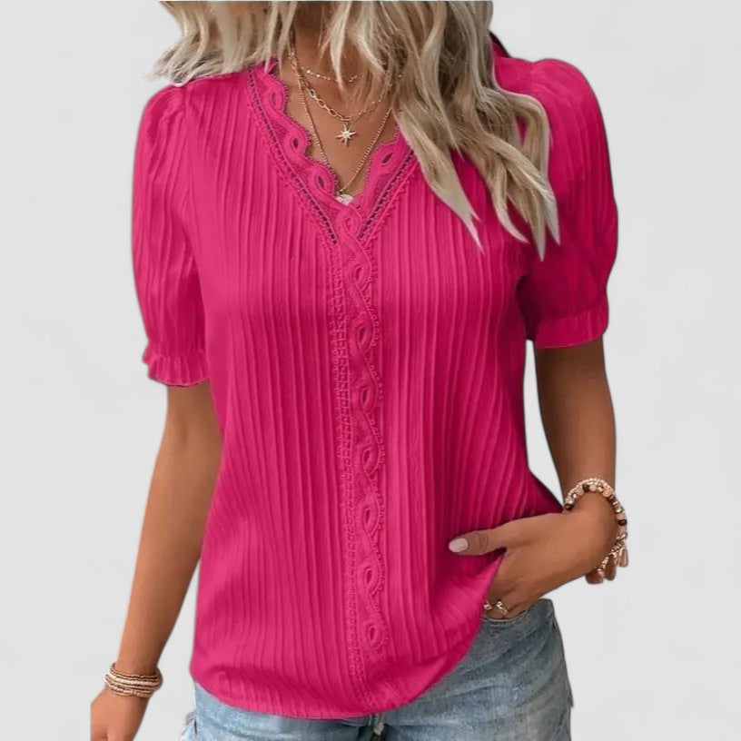 Birgitta | Mira – Feminin topp med spetsdetaljer